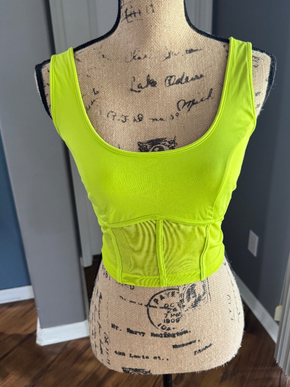 Sofia by Sofia Vergara Neon Lime Green Mesh Corset Style Active Crop Tank L
